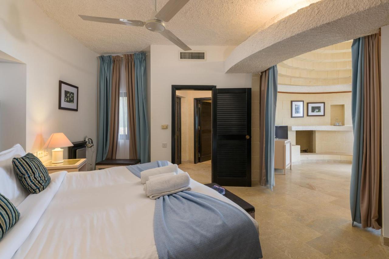 Hotel Ta' Cenc & Spa Sannat Exterior photo Suite at the hotel