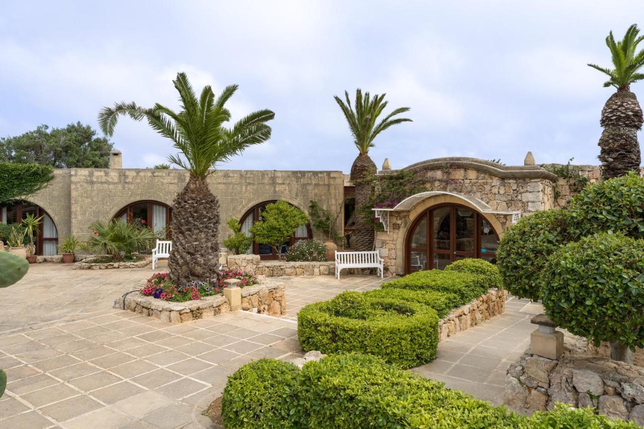 Hotel Ta' Cenc & Spa Sannat Exterior photo The courtyard of the villa